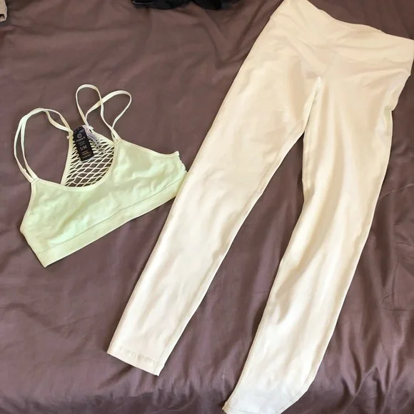 Light green two piece workout set - Picture 5 of 7